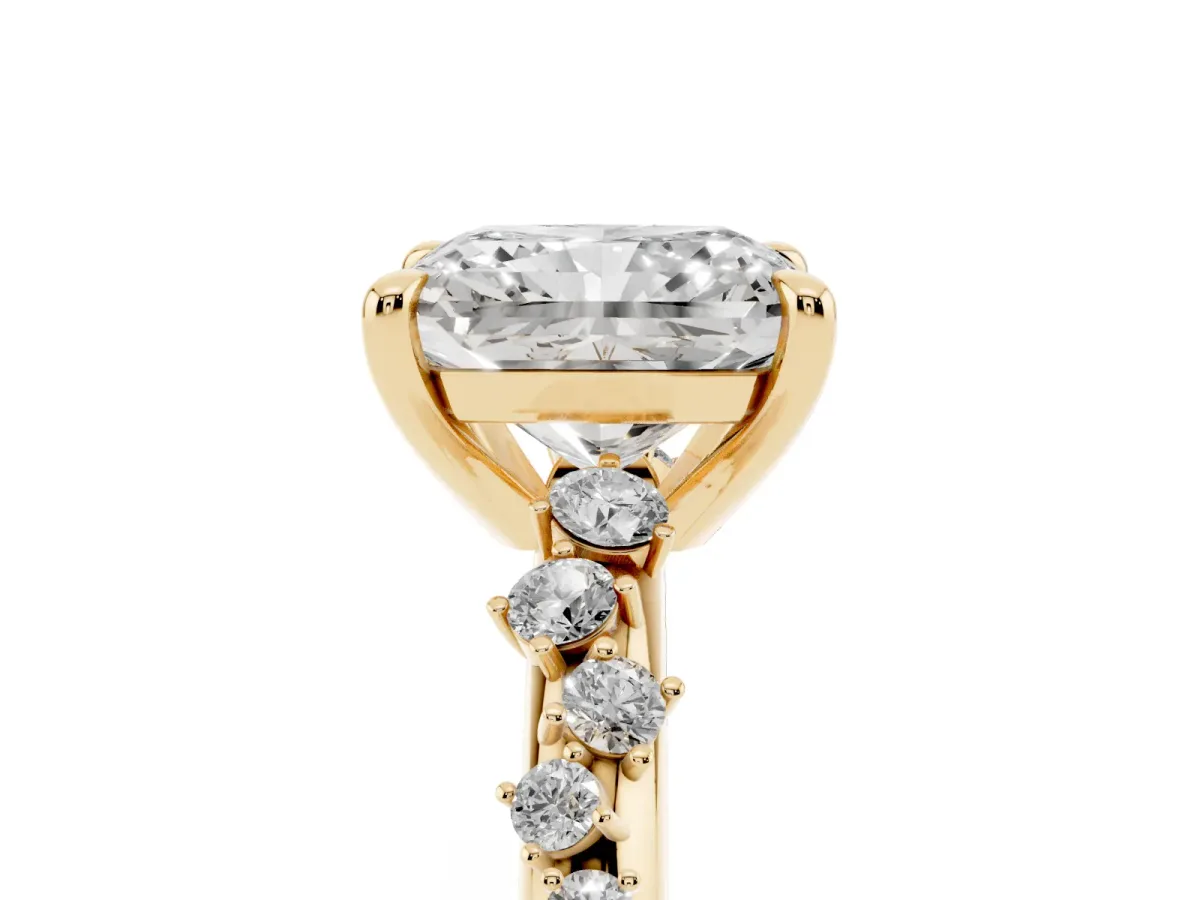 Radiant Cut Cut Diamond Vine Band with Four-Prong Setting Yellow gold