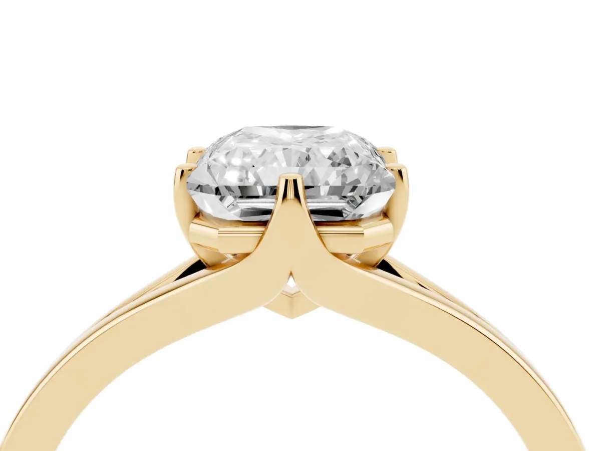 Radiant Cut Solitaire Diamond Ring with Six-Prong Setting and Tapered Band Yellow gold