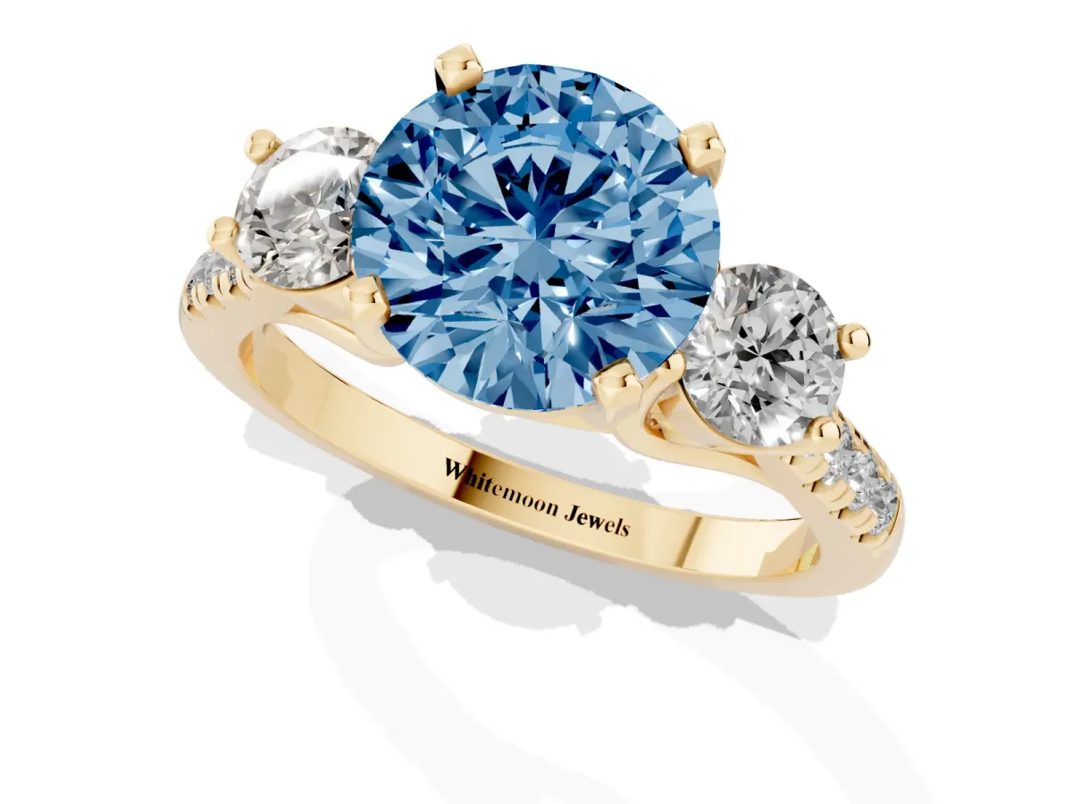 Fancy Blue Three-Stone Round Cut Diamond Pavé Band with Four-Prong Setting Yellow gold