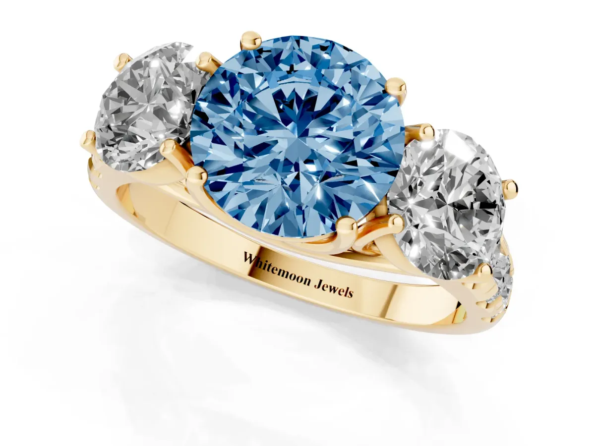 Fancy Blue Three-Stone Round Cut Diamond Pavé Band with Prong Setting Yellow gold