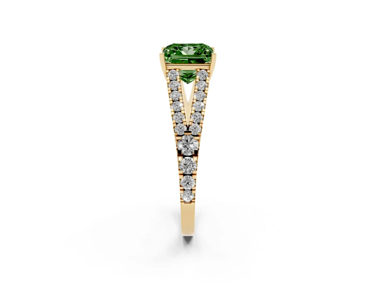 Fancy Green Princess Cut Diamond Split Shank Pavé Engagement Ring with Four-Prong Setting Yellow gold