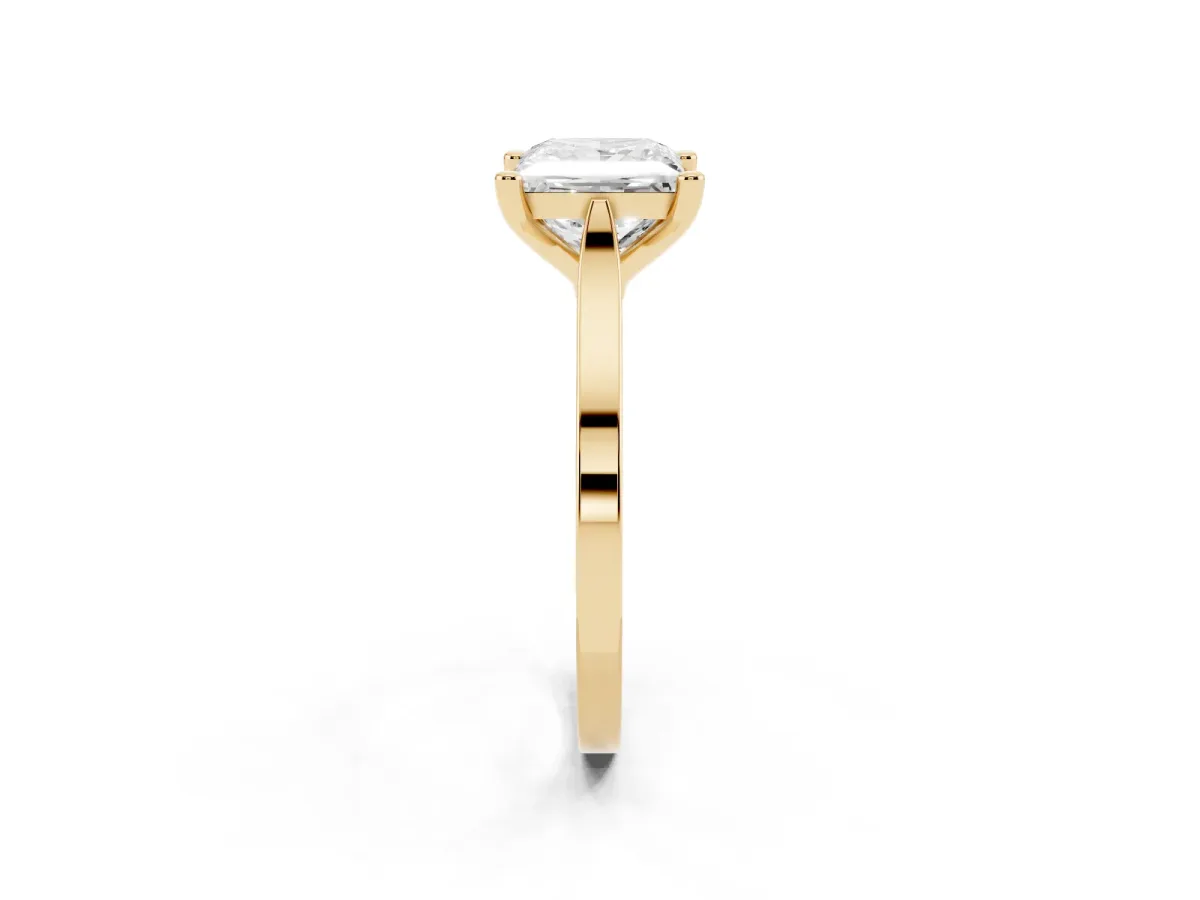Princess Cut Solitaire Diamond Ring with Four-Prong Setting and Tapered Band Yellow gold