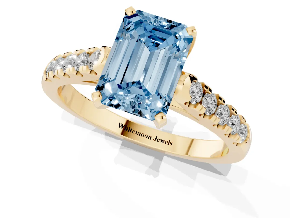 Fancy Blue Emerald Cut Diamond Pavé Band Solitaire Ring with Prong Setting Yellow gold