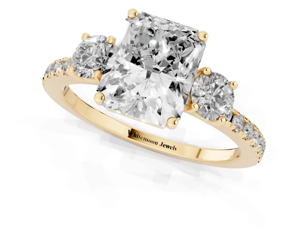 Three-Stone Radiant Cut Cut Diamond Pavé Band with Prong Setting Yellow gold