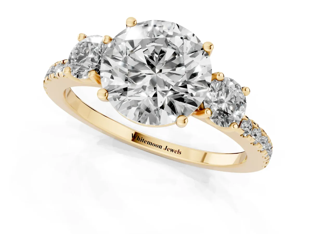 Three-Stone Round Cut Cut Diamond Pavé Band with Prong Setting Yellow gold