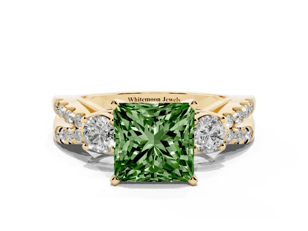 Fancy Green Princess Cut Diamond Three-Stone Ring with Pavé Split Shank and Four-Prong Setting Yellow gold