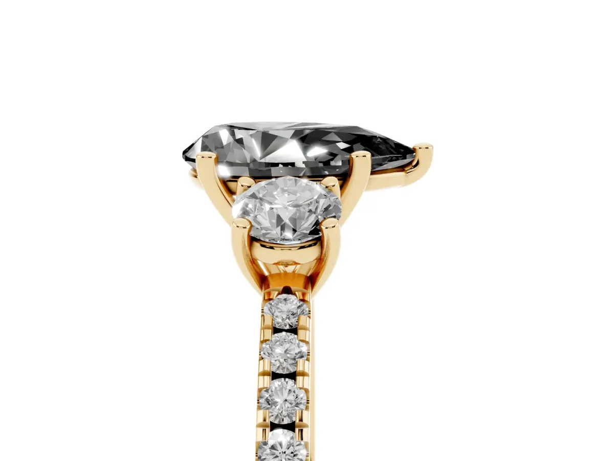 Fancy Black Three-Stone Pear Cut Cut Diamond Pavé Band with Prong Setting Yellow gold