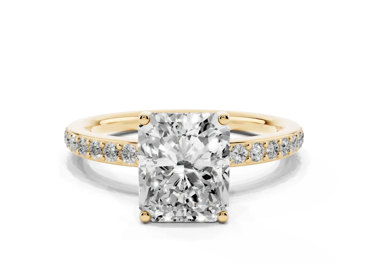 Radiant Cut Cut Diamond Pavé Band Ring with Four-Prong Setting Yellow gold