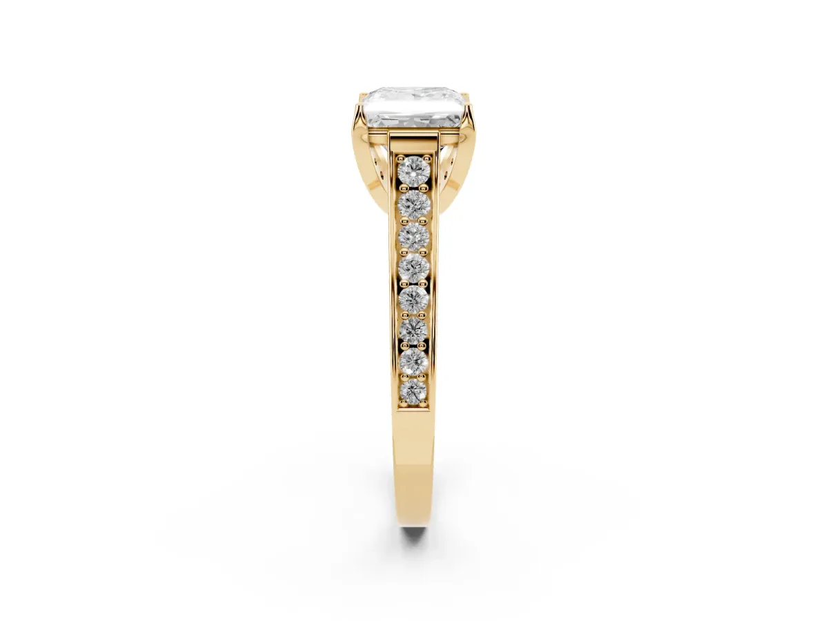 Princess Cut Brilliant Cut Diamond Engagement Ring with Pavé Band and Four-Prong Setting Yellow gold
