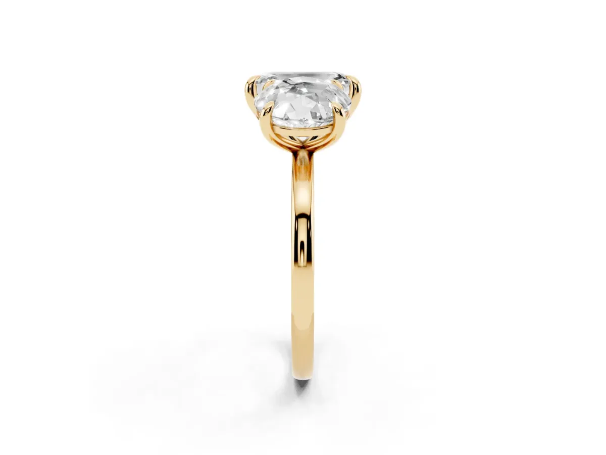 Round and Emerald Toi Moi Ring with Prong Setting and Plain Band Yellow gold