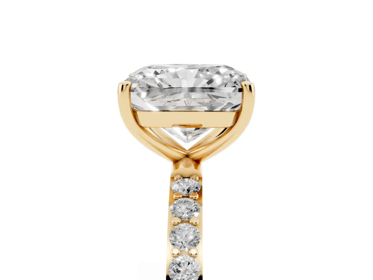 Radiant Cut Diamond Solitaire Ring with Round Pavé Shoulders and Prong Setting Yellow gold