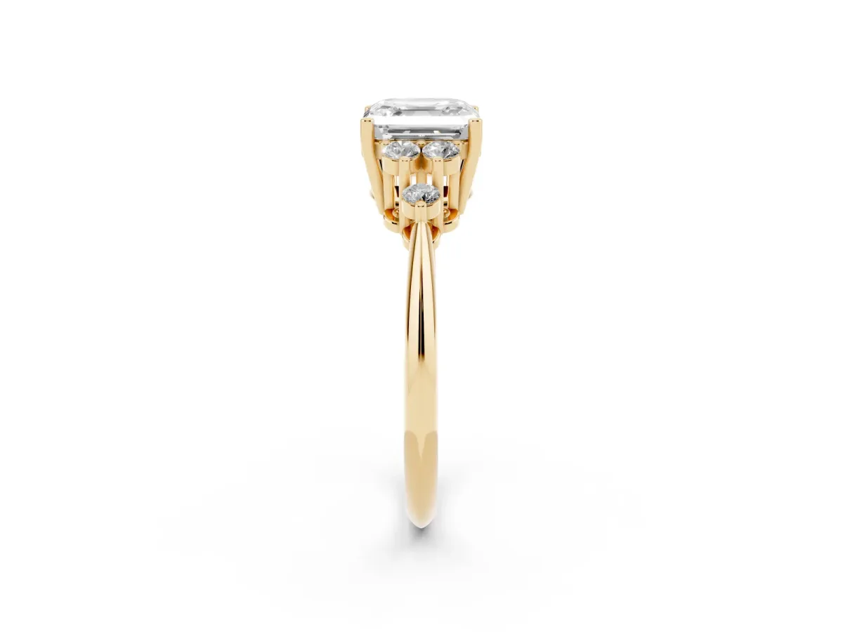 Asscher Cut Cut Diamond Cluster Ring with Solitaire Band and Four-Prong Setting Yellow gold