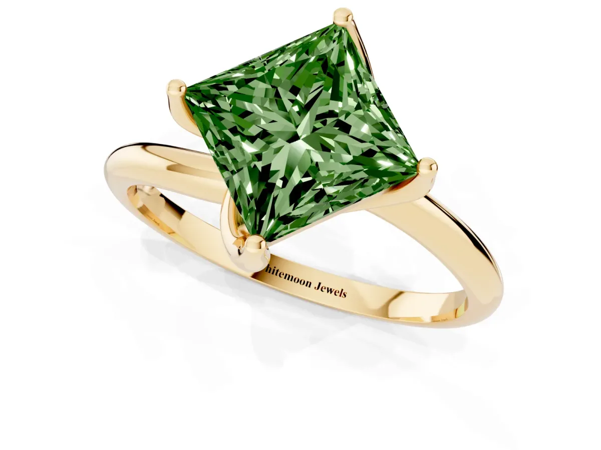 Fancy Green Princess Cut Diamond Solitaire Engagement Ring with Four-Prong Setting and Classic Band Yellow gold
