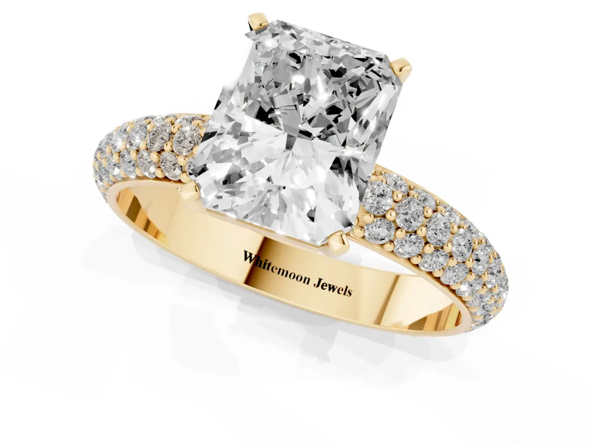 Radiant Cut Diamond Solitaire Ring with Prong Setting and Pavé Band Yellow gold