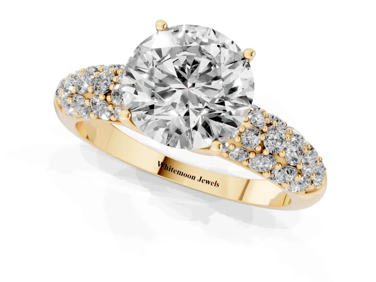 Round Cut Diamond Pavé Band Solitaire Ring with Four-Prong Setting Yellow gold