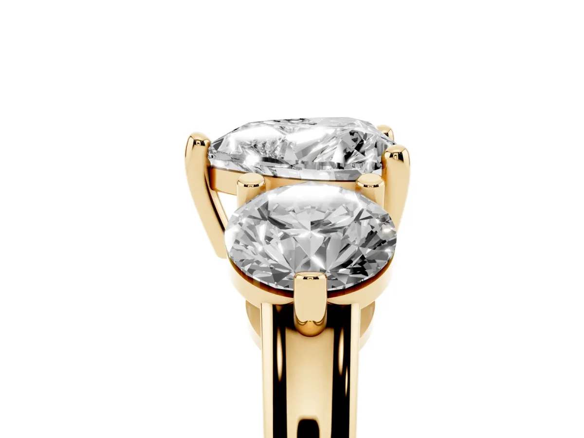 Three-Stone Heart Cut Brilliant Cut Solitaire Ring with Prong Setting on a Classic Band Yellow gold