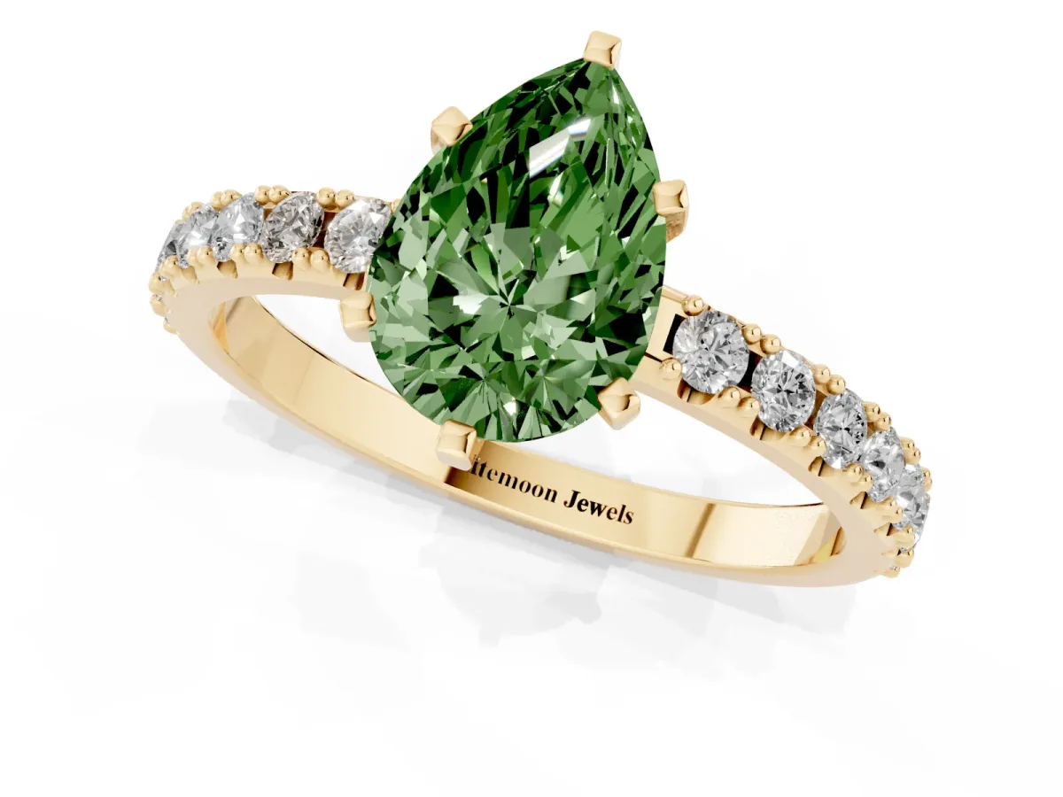Fancy Green Pear Cut Diamond Solitaire Pavé Band with Four-Prong Setting Yellow gold