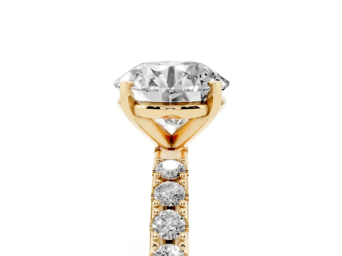 Round Cut Diamond Solitaire Pavé Band with Four-Prong Setting Yellow gold