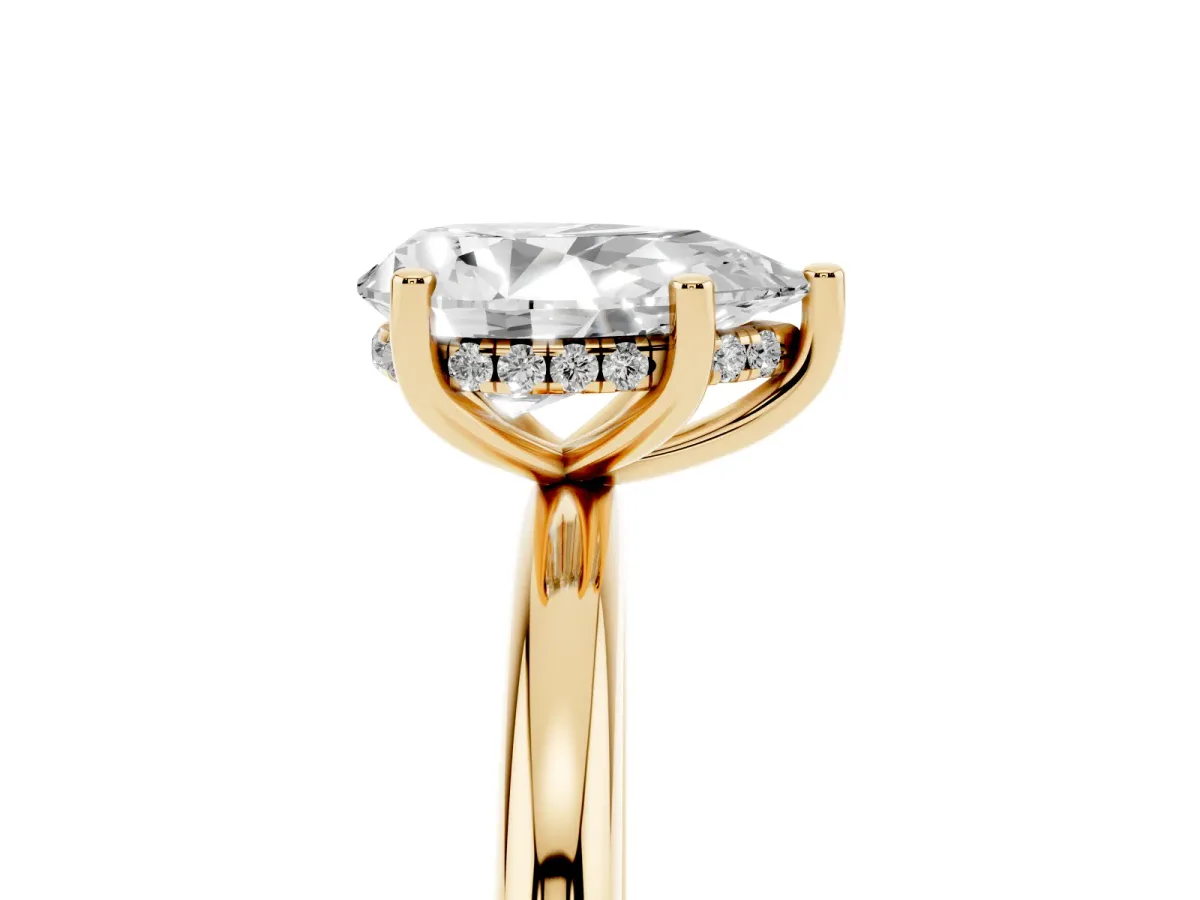 Pear Cut Cut Solitaire Engagement Ring with Four-Prong Setting and Classic Band Yellow gold