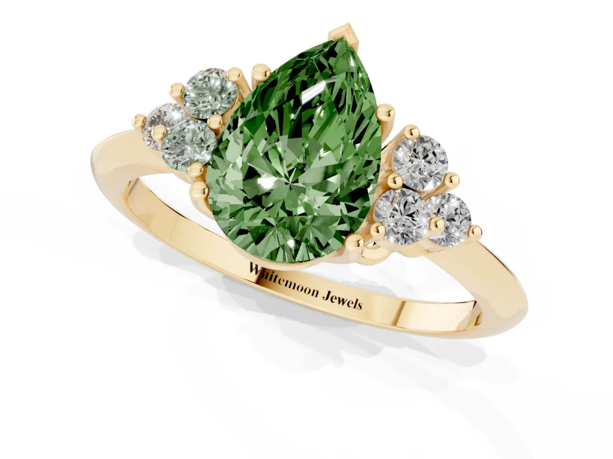 Fancy Green Pear Cut Cut Diamond Cluster Ring with Solitaire Band and Four-Prong Setting Yellow gold