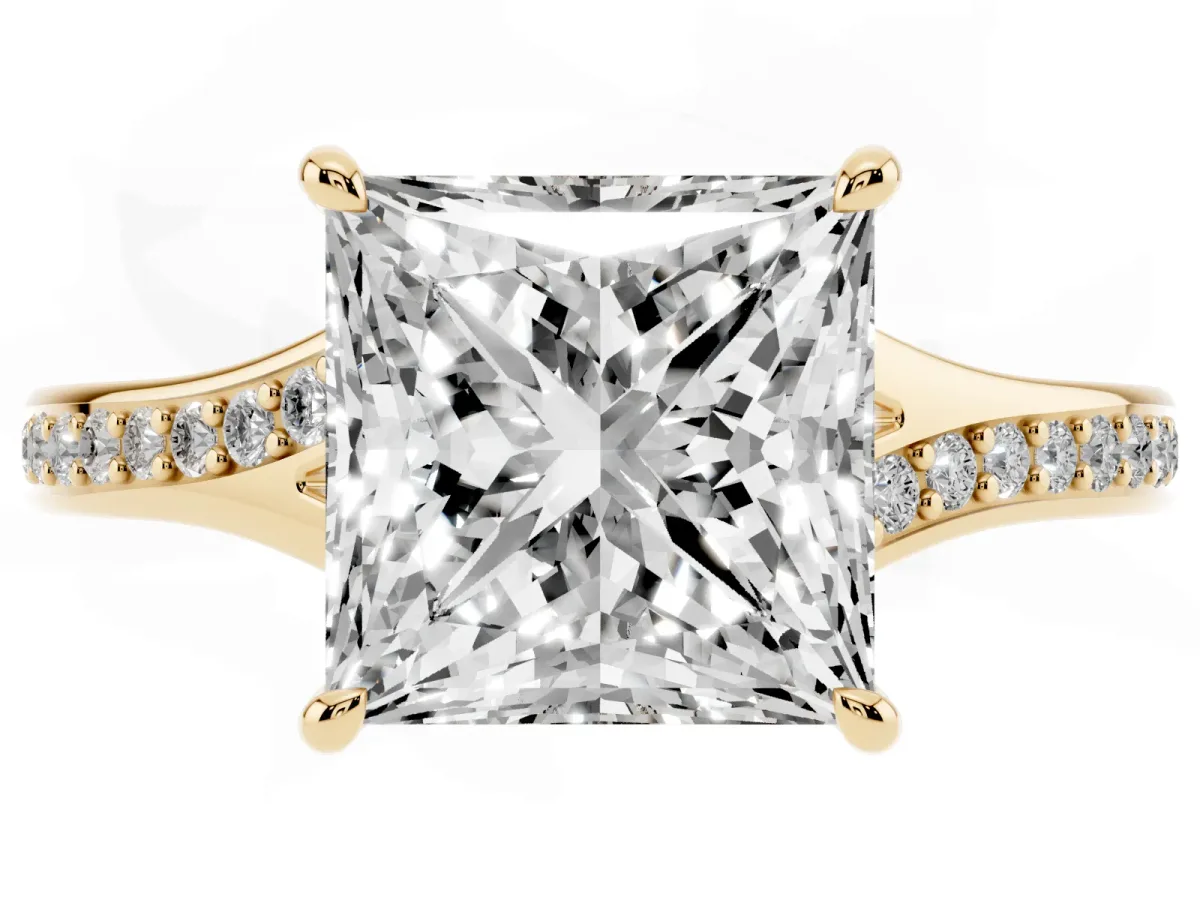 Princess Cut Diamond Solitaire Ring with Pavé Band and Prong Setting Yellow gold