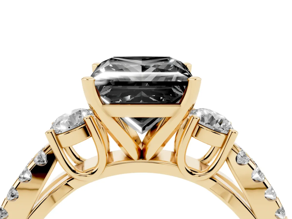 Fancy Black Princess Cut Diamond Three-Stone Ring with Pavé Split Shank and Four-Prong Setting Yellow gold