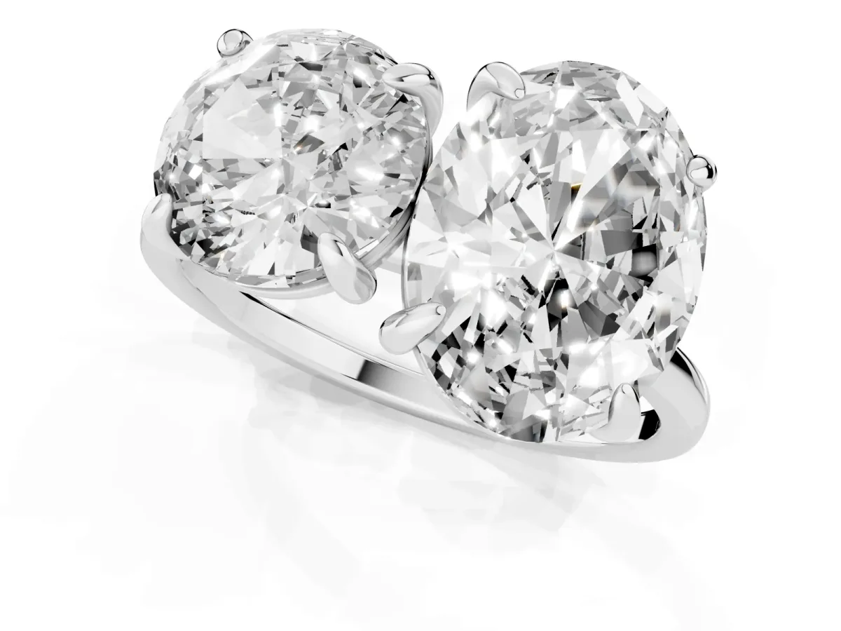 Round and Oval Toi Moi Ring with Prong Setting and Plain Band White gold