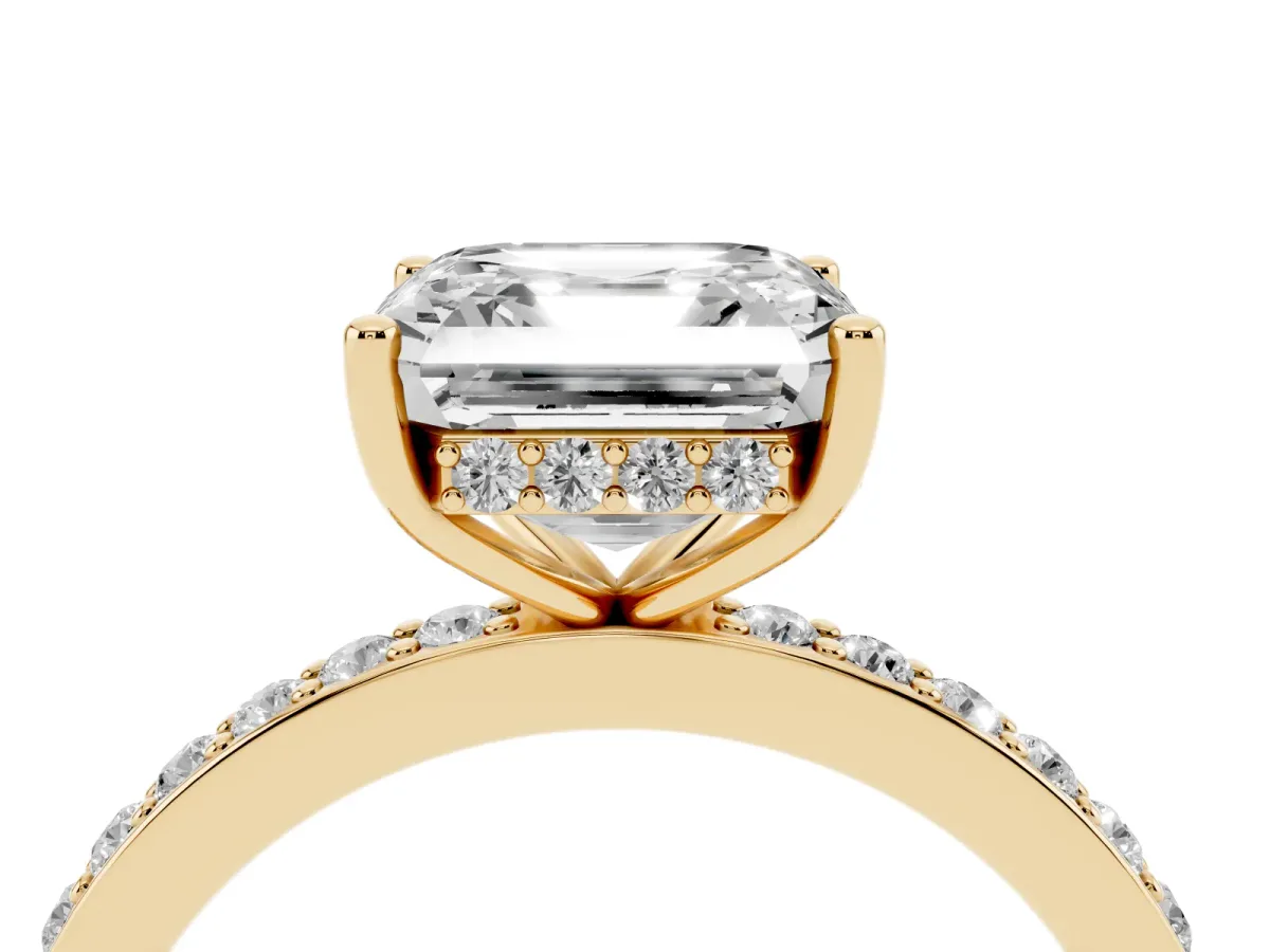 Asscher Cut Cut Diamond Pavé Band Ring with Four-Prong Setting Yellow gold