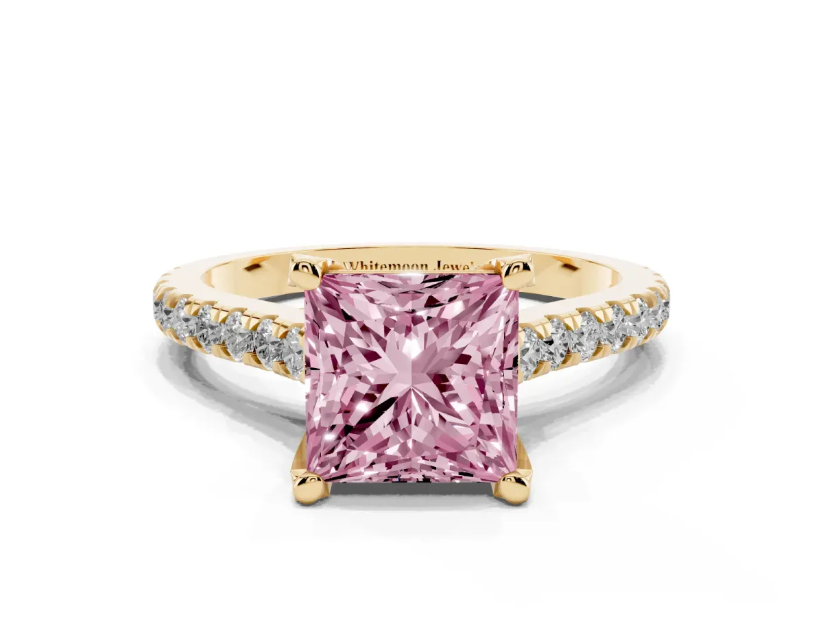 Fancy Pink Princess Cut Brilliant Diamond Solitaire with Pavé Band and Four-Prong Setting Yellow gold