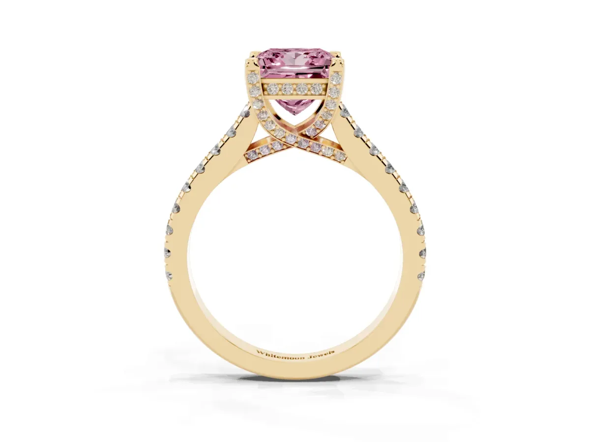 Fancy Pink Princess Cut Brilliant Diamond Solitaire with Pavé Band and Four-Prong Setting Yellow gold