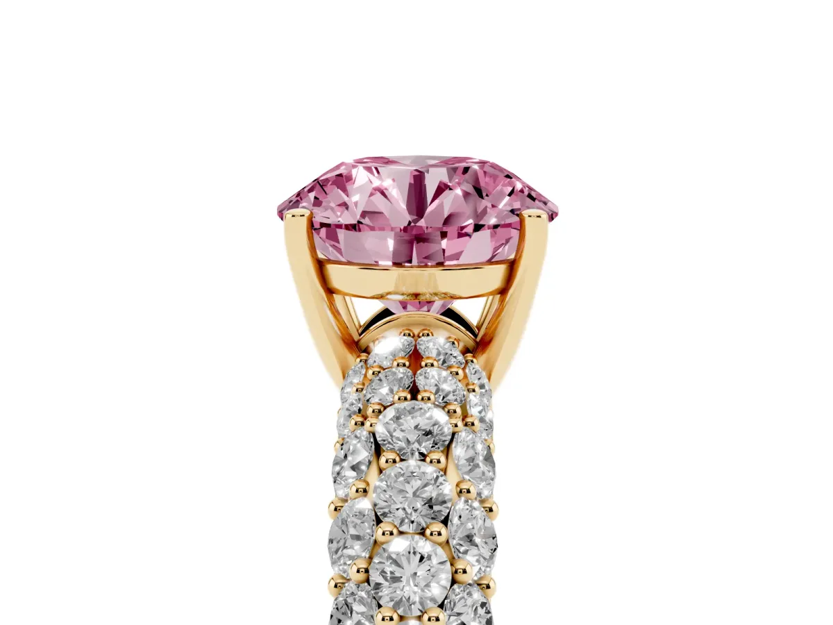 Fancy Pink Round Cut Diamond Pavé Band Solitaire Ring with Four-Prong Setting Yellow gold