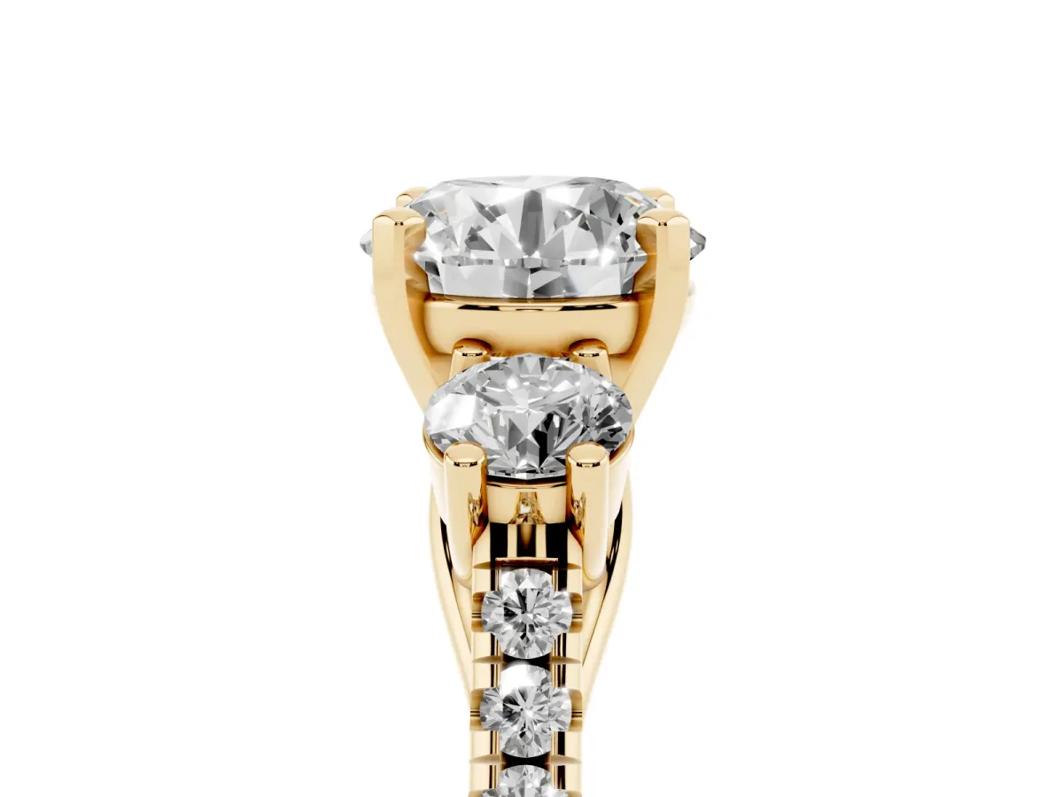 Three-Stone Round Cut Diamond Pavé Band with Four-Prong Setting Yellow gold