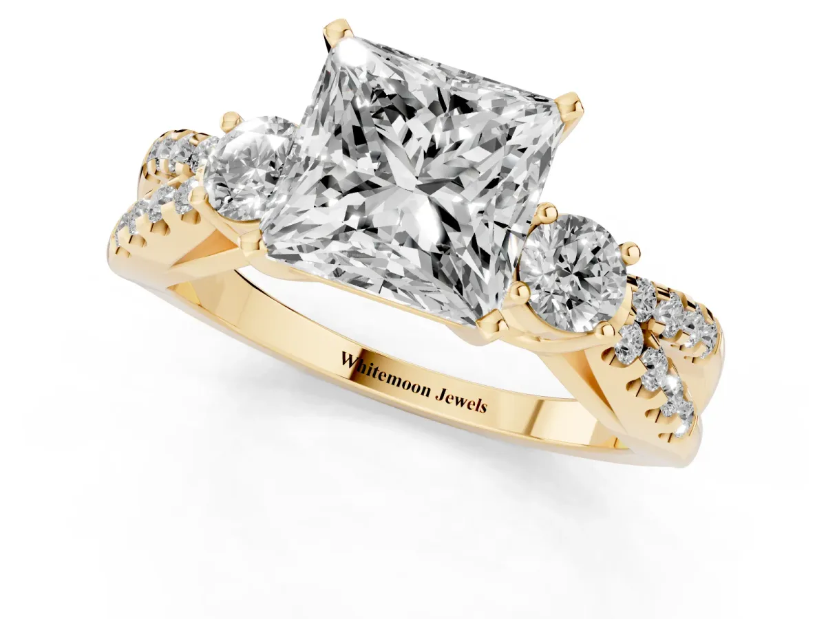 Princess Cut Diamond Three-Stone Ring with Pavé Split Shank and Four-Prong Setting Yellow gold