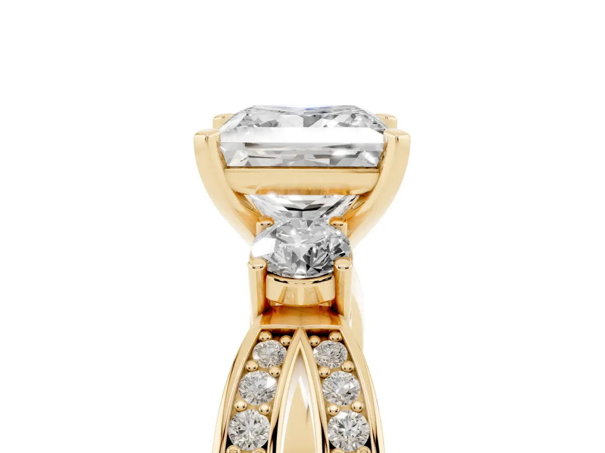 Three-Stone Princess Cut Cut Diamond Twist Band with Prong Setting Yellow gold