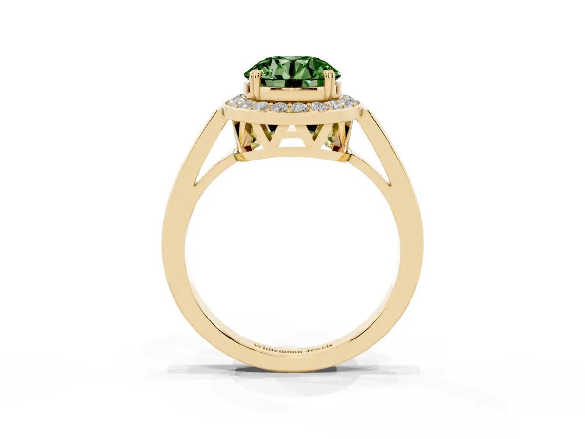 Fancy Green Round Cut Diamond Halo Ring with Split Shank and Four-Prong Setting Yellow gold