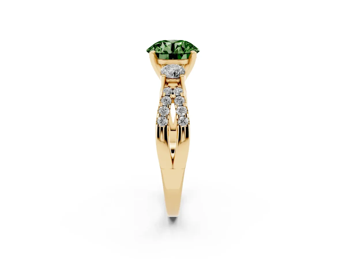 Fancy Green Round Cut Diamond Three-Stone Ring with Pavé Split Shank and Four-Prong Setting Yellow gold