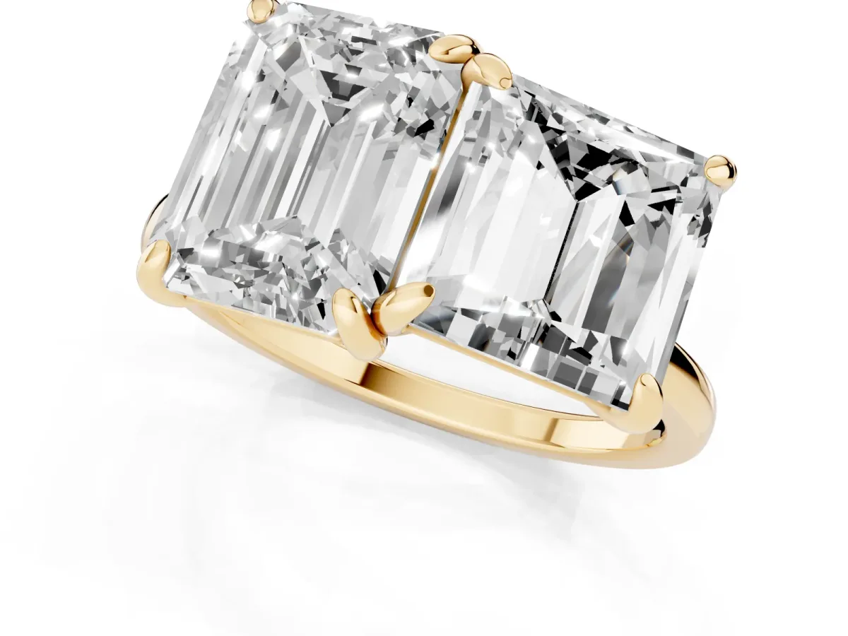 Emerald and Princess Toi Moi Ring with Prong Setting and Plain Band Yellow gold
