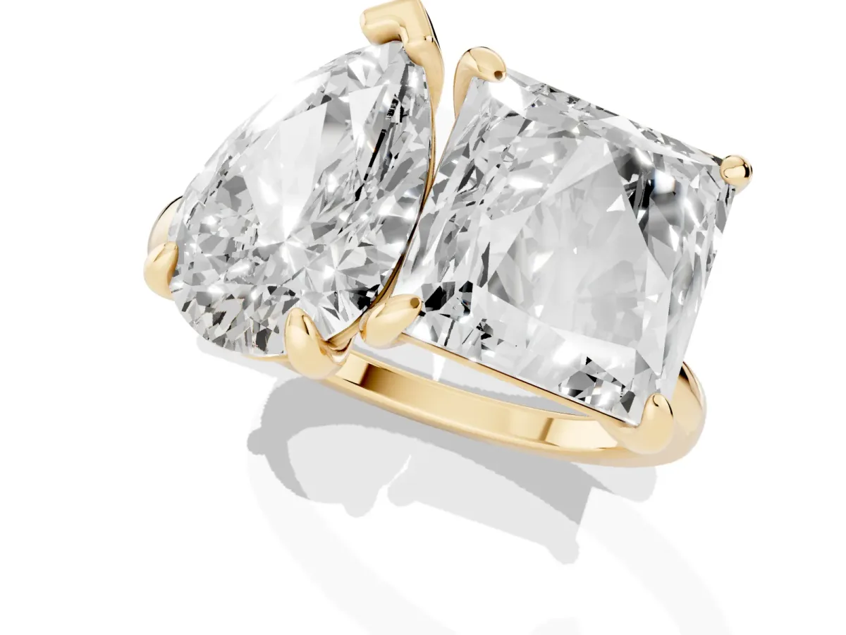 Pear and Princess Toi Moi Ring with Prong Setting and Plain Band Yellow gold