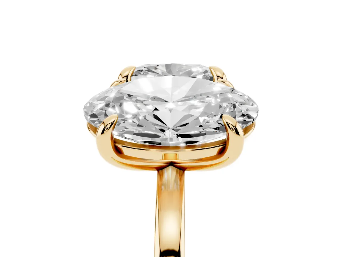 Oval and Cushion Toi Moi Ring with Prong Setting and Plain Band Yellow gold