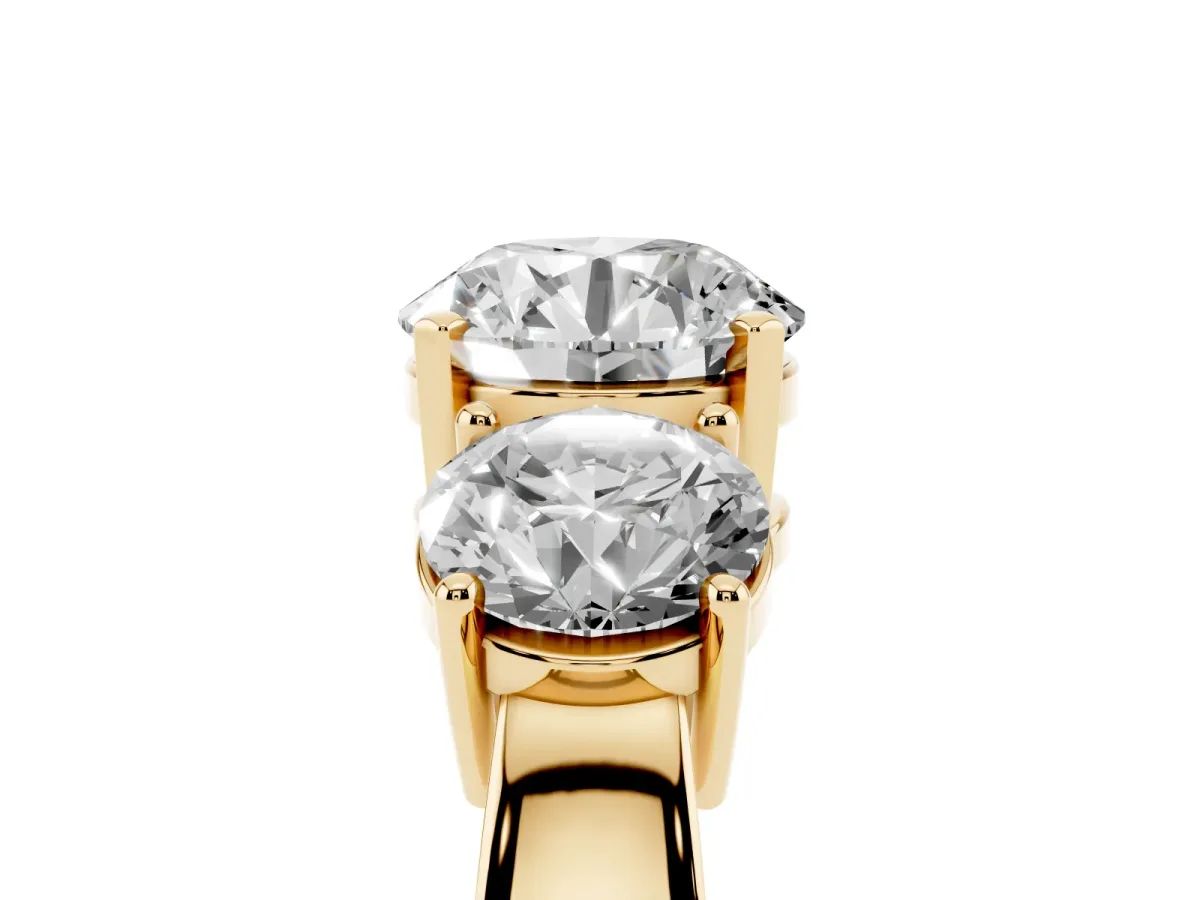 Three-Stone Round Cut Diamond Ring with Round Side Stones, Classic Band, and Four-Prong Setting Yellow gold