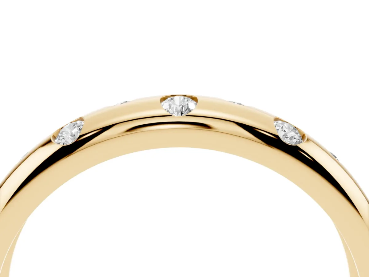 Round Diamond Flush-Set Comfort Fit Band Yellow gold