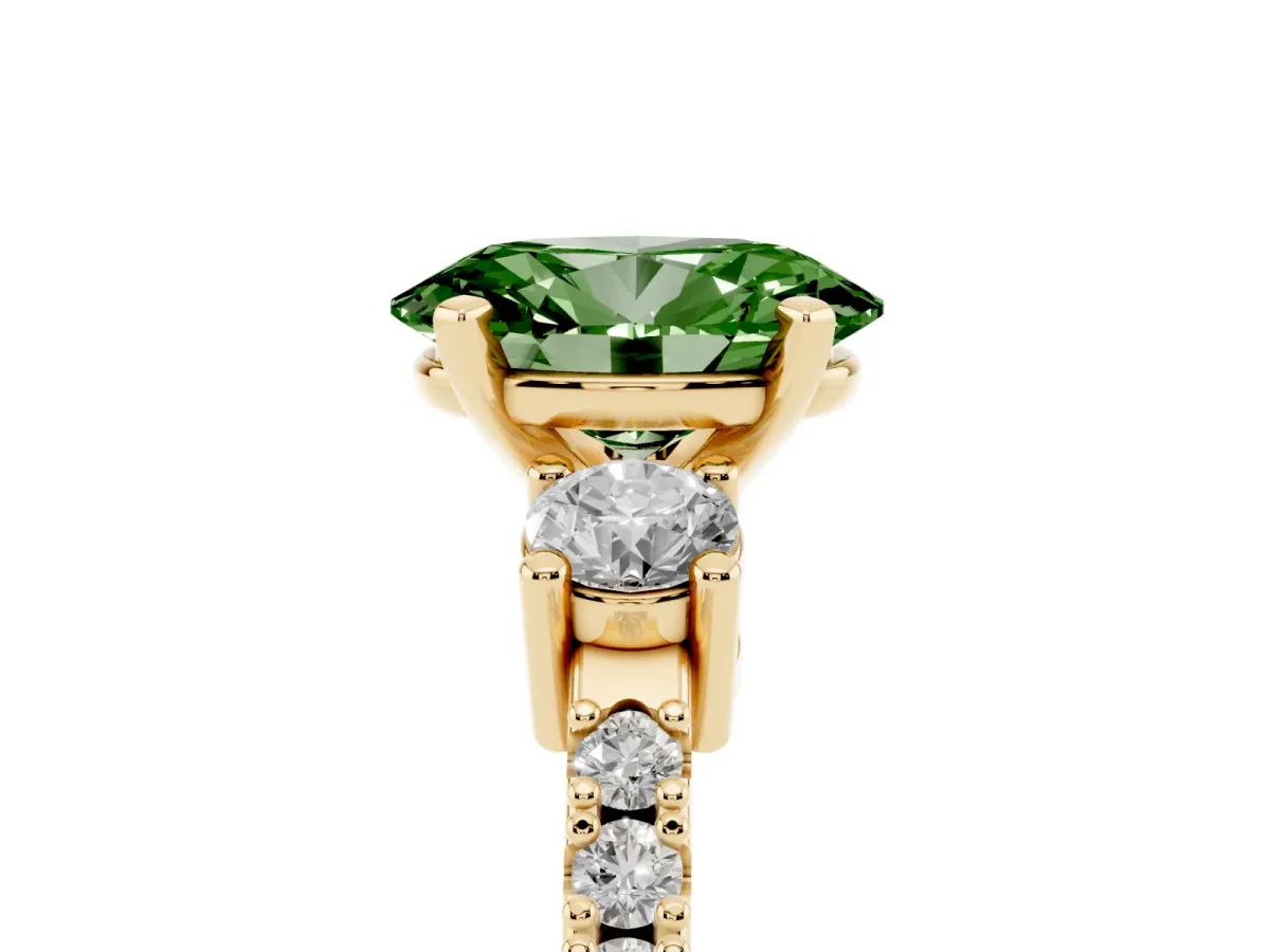 Fancy Green Oval Cut Three-Stone Diamond Pavé Band with Prong Setting Yellow gold