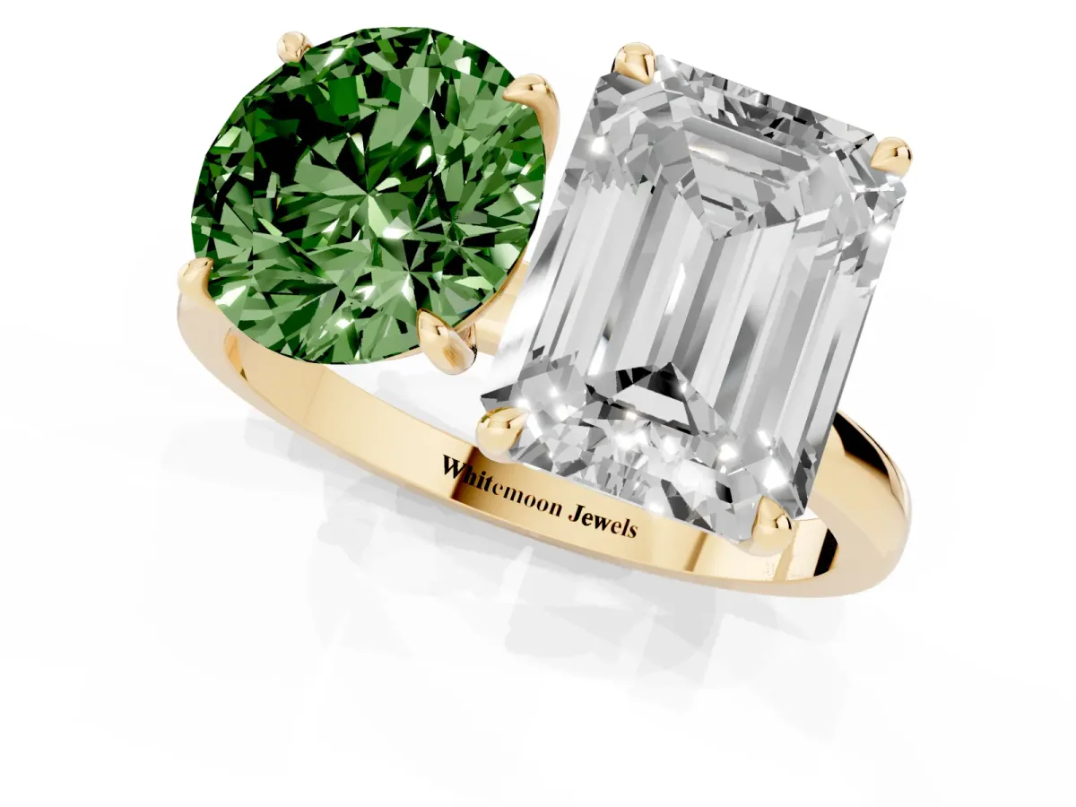 Fancy Green Round Cut and Emerald Cut Toi Moi Ring with Prong Setting Yellow gold