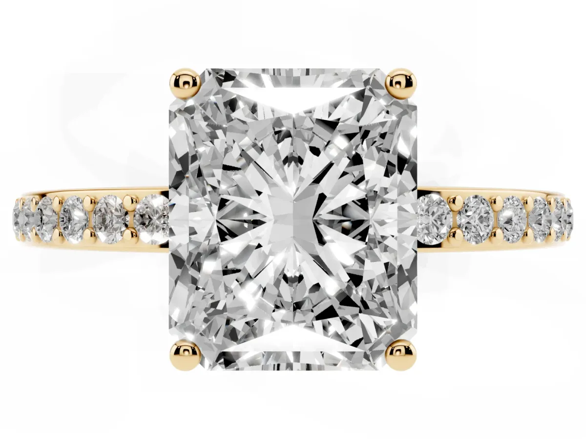 Radiant Cut Cut Diamond Pavé Band Ring with Four-Prong Setting Yellow gold