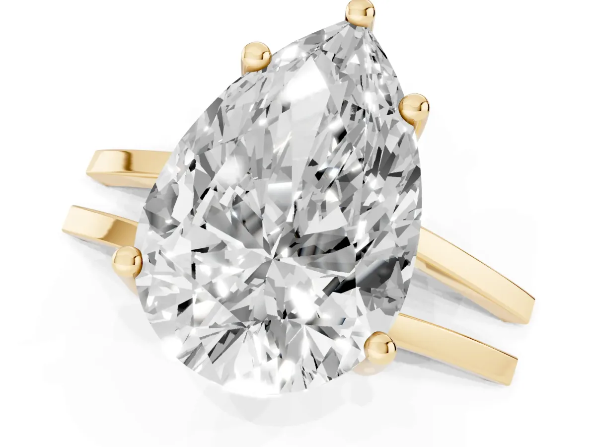 Pear Cut Cut Diamond Solitaire Engagement Ring with Tapered Plain Band and Four-Prong Setting Yellow gold