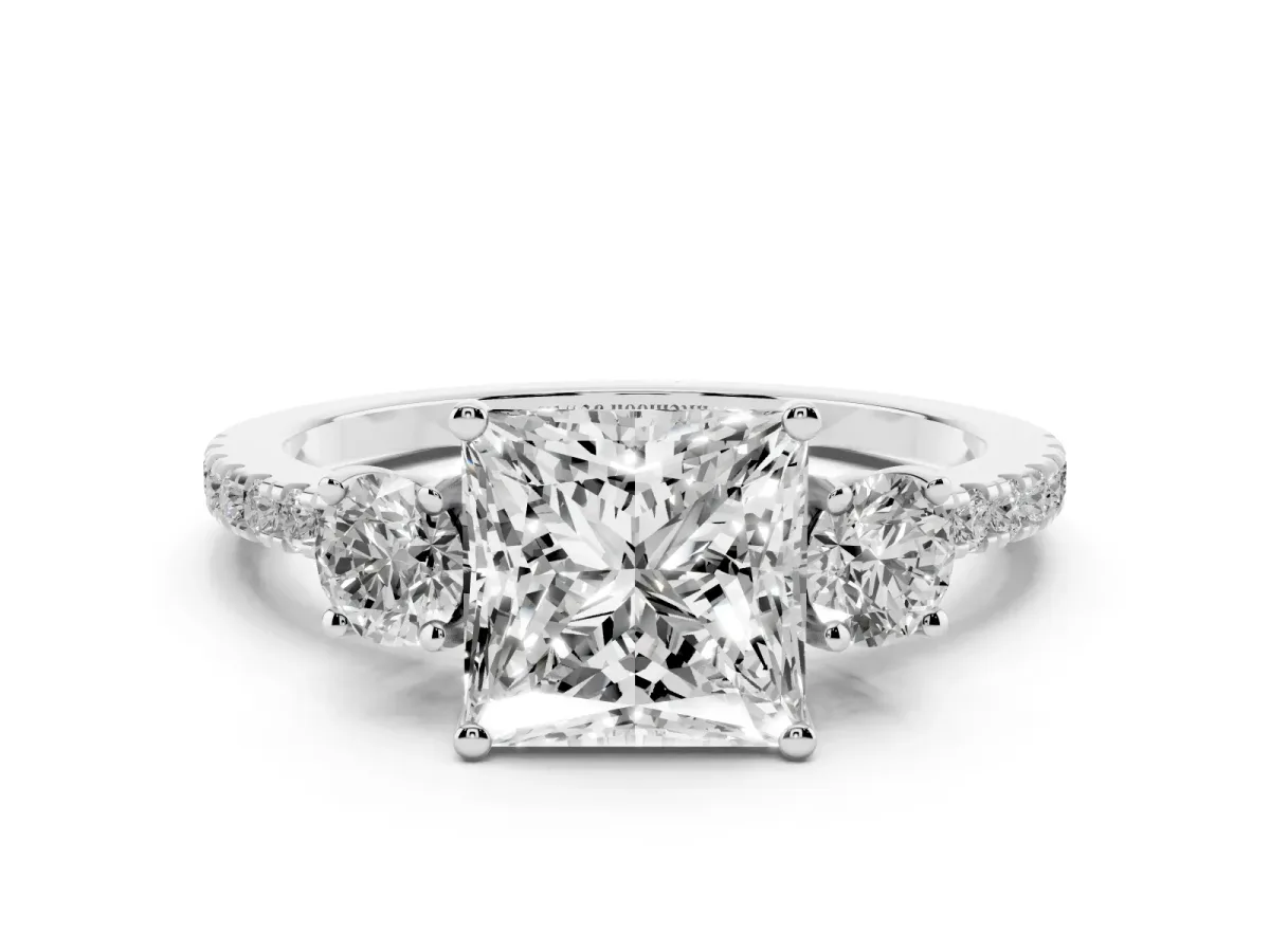 Three-Stone Princess Cut Cut Diamond Pavé Band with Prong Setting White gold