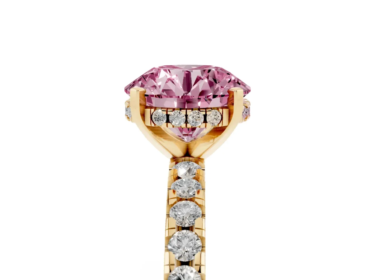 Fancy Pink Round Cut Diamond Solitaire Ring with Round Pavé Band and Four-Prong Setting Yellow gold