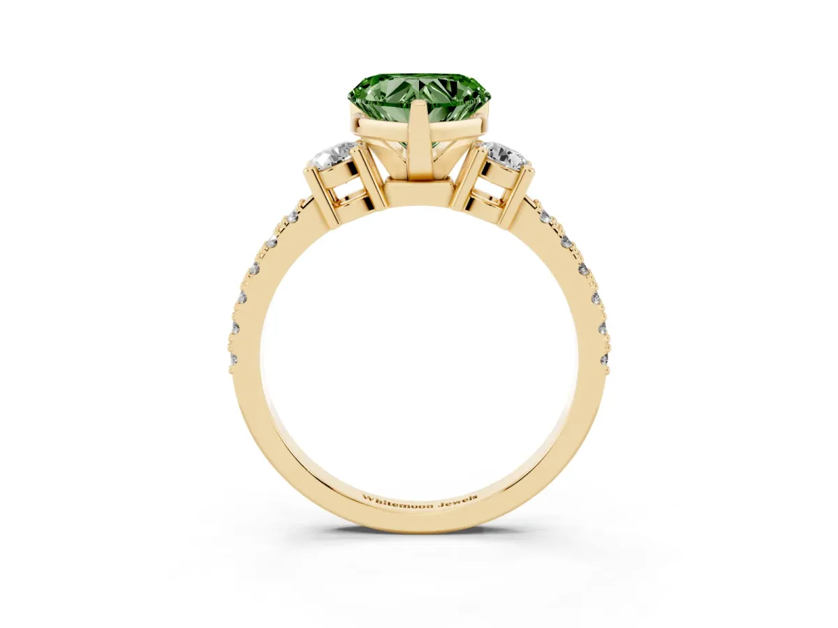 Fancy Green Heart Cut Three-Stone Diamond Pavé Band with Prong Setting Yellow gold