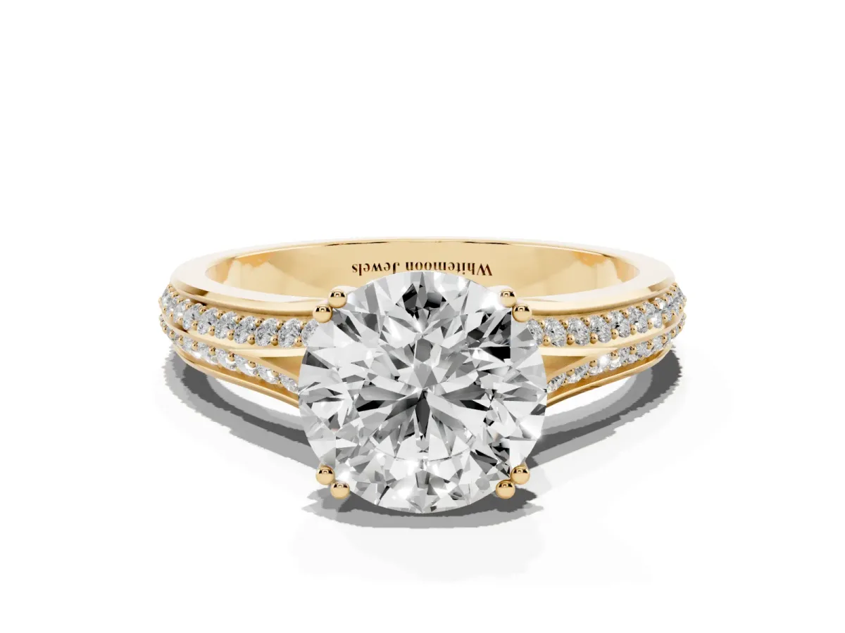 Round Cut Diamond Split Shank Engagement Ring with Pavé Band Yellow gold