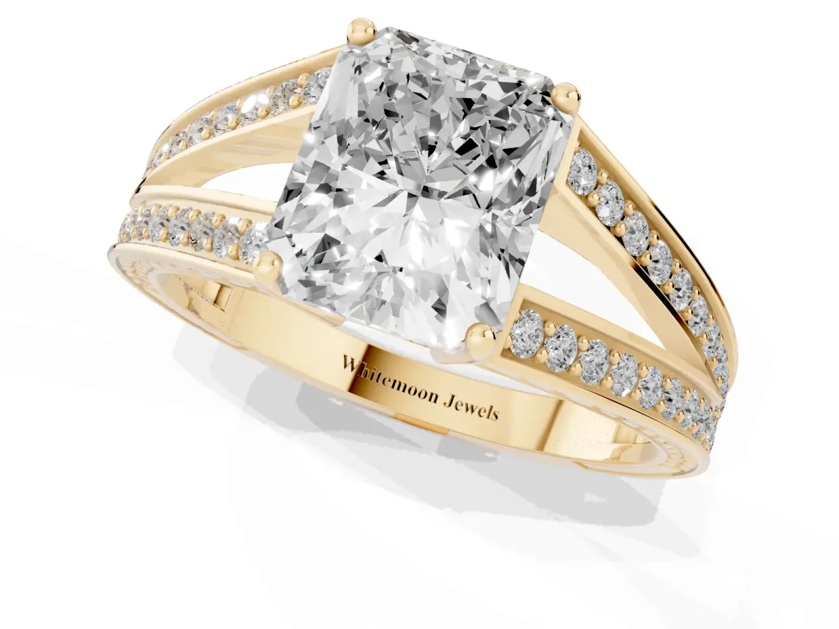 Radiant Cut Diamond Split Shank Ring with Pavé Band and Four-Prong Setting Yellow gold